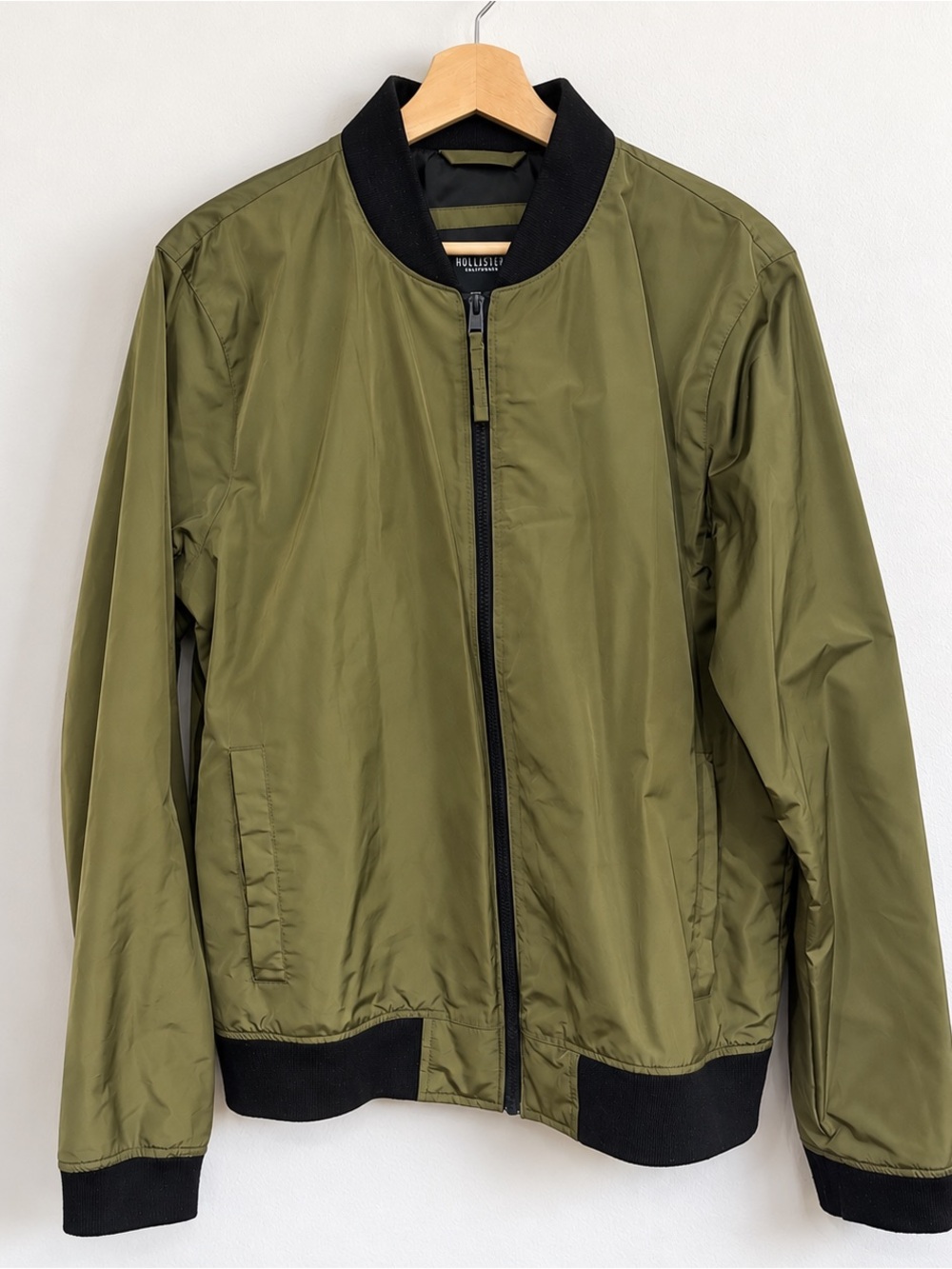 MEN'S OLIVE GREEN BOMBER JACKET